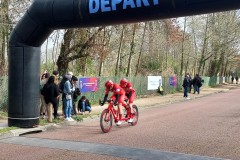 Romain Fantaccino et son pilote Christophe Planas, passent la ligne d’arrivée