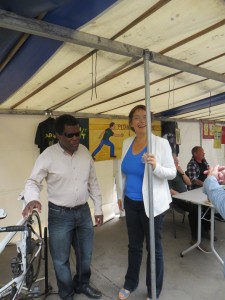 Devant le tandem champion du monde, Le président Candide Codjo s'entretient avec Madame Carine Petit, maire du XIVe sur les activités de l'ASLAA.