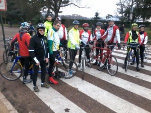 Rencontre tandémiste du 15 février 2015 entre les membres du club Nanterre cyclotourisme et l'ASLAA. Photo : Nanterre cyclotourisme.