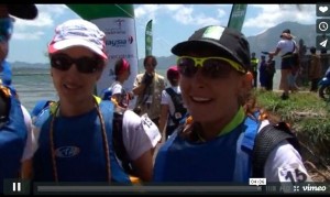 De gauche à droite, Sandrine, Meriam et Annick livrent leur premières impressions à l'issue du triathlon (jour 2). Voir la vidéo à 4 min 30. Raid Amazones 2015 - Bali.
