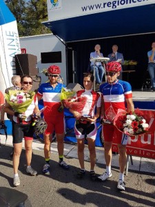 Montlouis-sur-Loire - 2017 - Remise d'un trophée aux filles de l'ASLAA avec les champions de France !