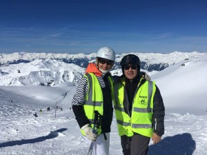 Mériam et son pilote en ski alpin à la Plagne en 2018