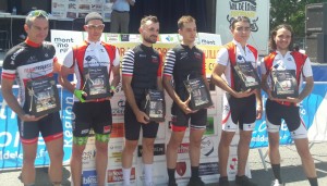 Podiums hommes : Abdel second (gauche), Élie premier (centre), Maxime troisième (droite)